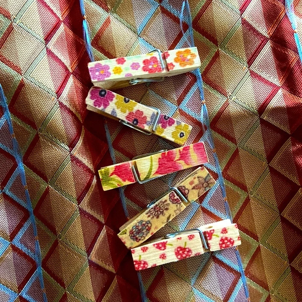 🙀Clothing Photos Kit~5 Safety & 5 Cloths Pins, 1 Tape Measure (Want 1 Just Ask) - Picture 5 of 16